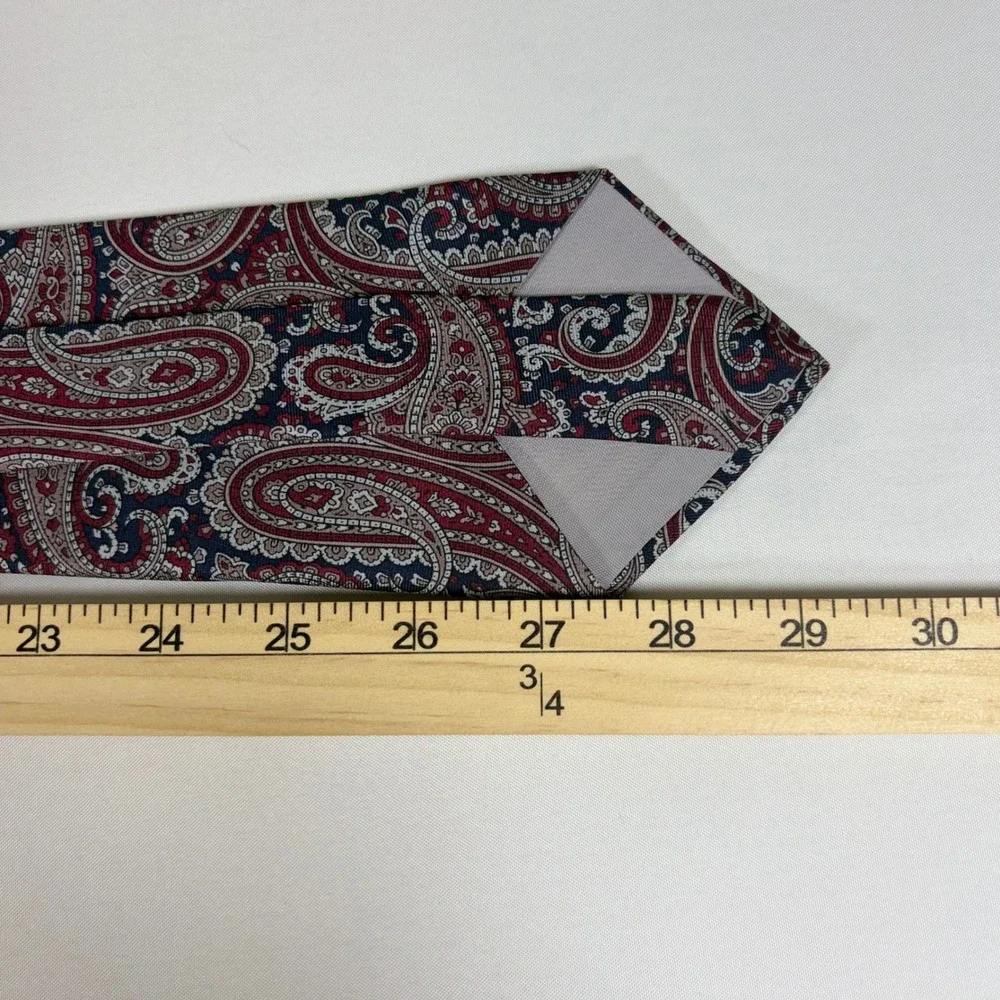 Mario Valentino Mens Silk Tie Red Navy Blue Paisley Italian Silk Made in USA‎
